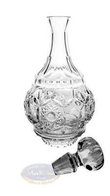 Crystal vodka decanter.pineapple